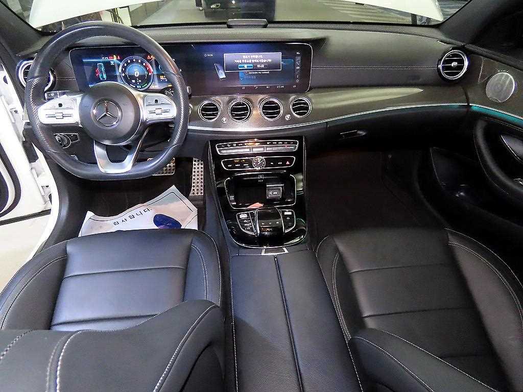 Mercedes-Benz E-Class — photo 10