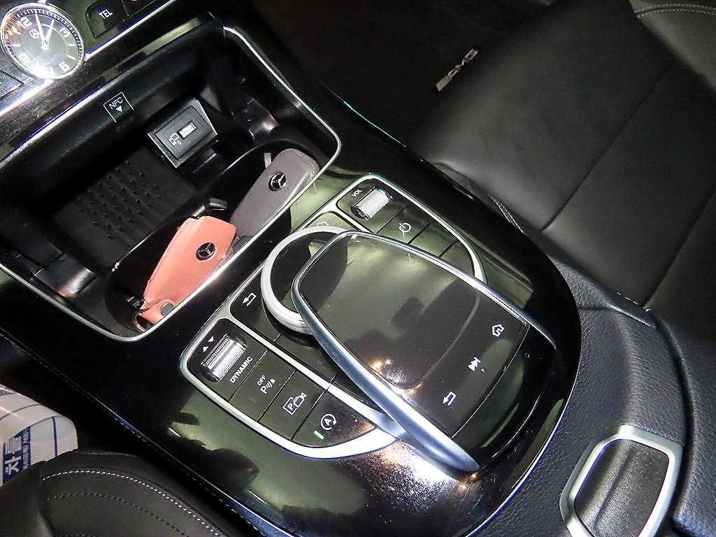 Mercedes-Benz E-Class — photo 13