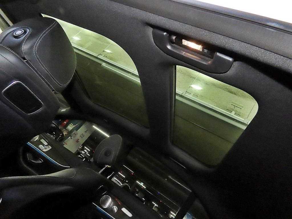 Mercedes-Benz E-Class — photo 16