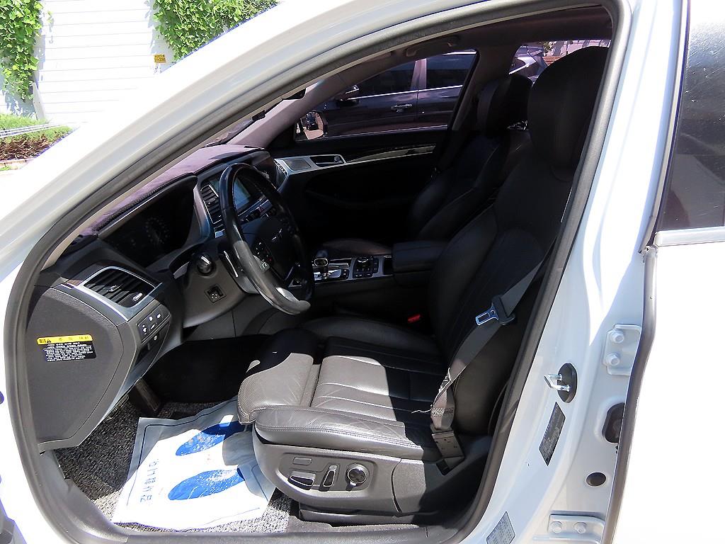 Genesis G80 — photo 05