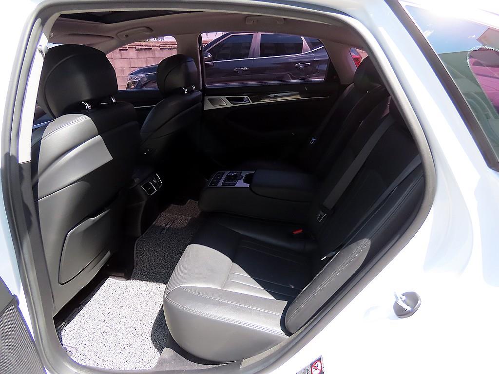 Genesis G80 — photo 06