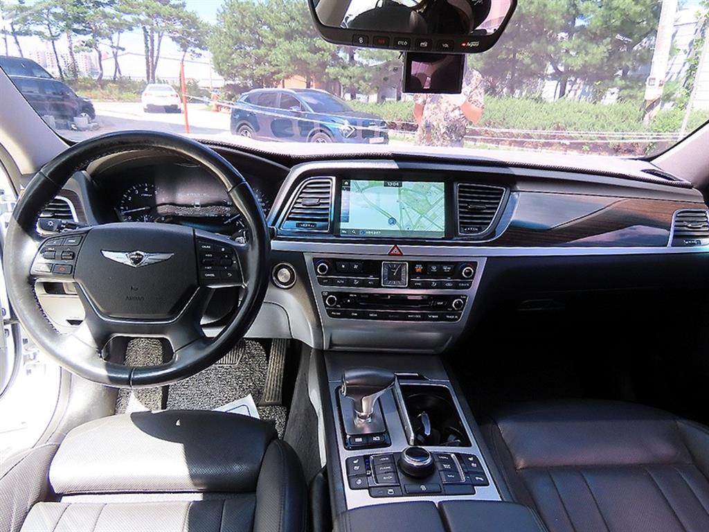 Genesis G80 — photo 07