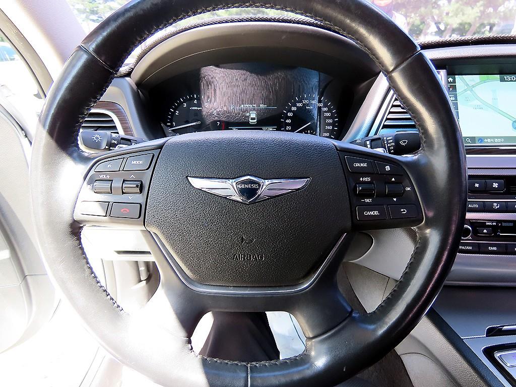 Genesis G80 — photo 08
