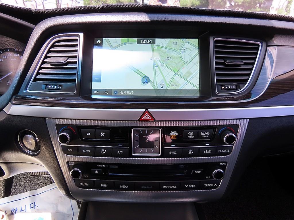 Genesis G80 — photo 12