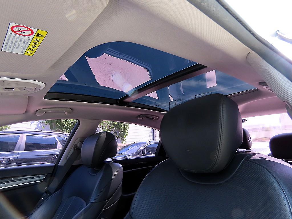 Genesis G80 — photo 17