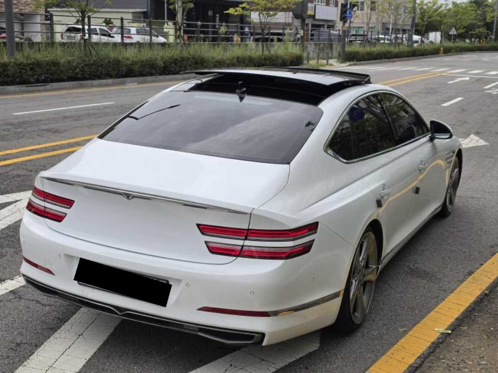 Genesis G80 — photo 07