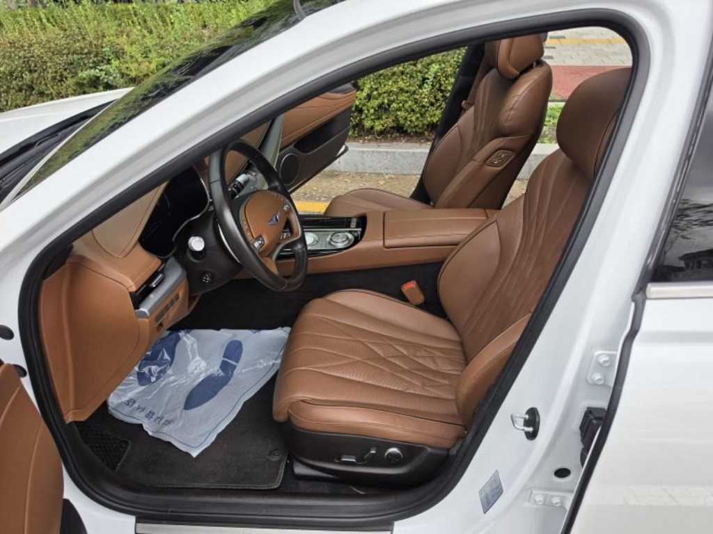 Genesis G80 — photo 09