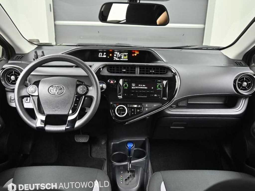 Toyota Prius — photo 08