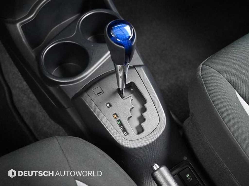 Toyota Prius — photo 13