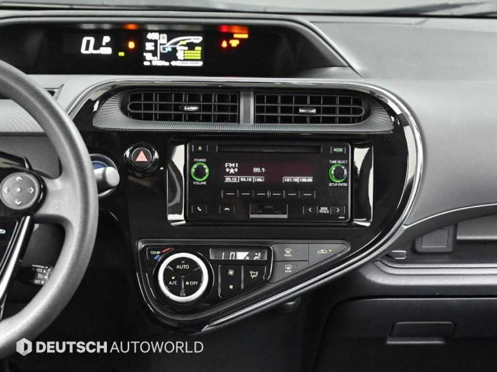 Toyota Prius — photo 14
