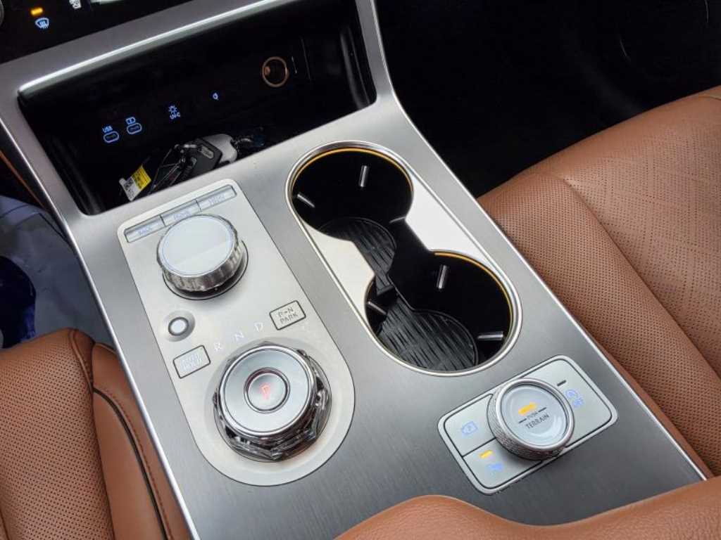 Genesis GV80 — photo 11