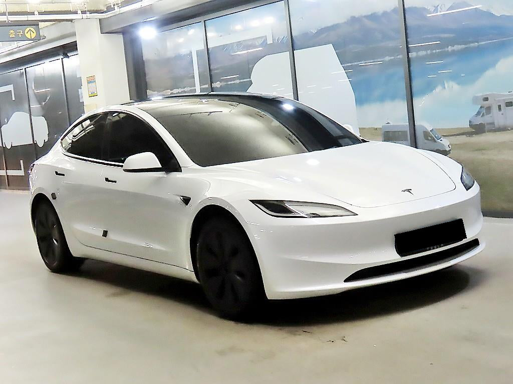 Tesla Model 3 — photo 01