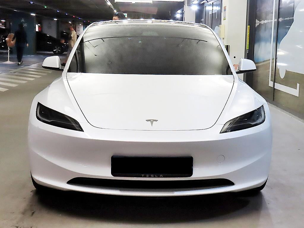 Tesla Model 3 — photo 02