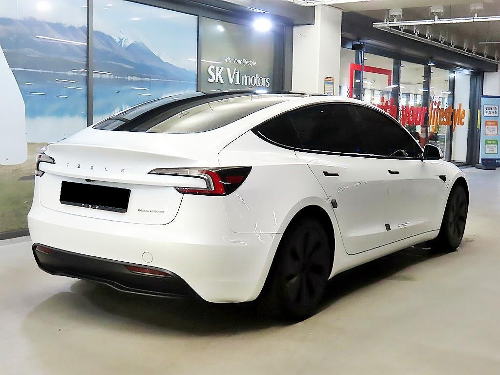 Tesla Model 3 — photo 04