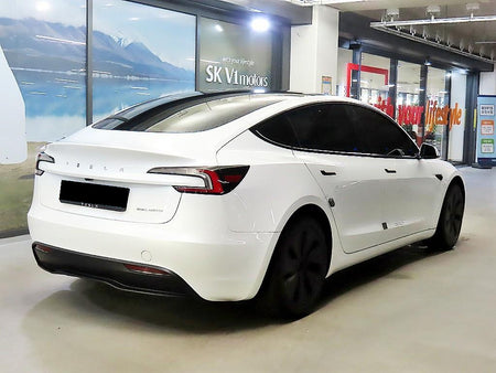 Tesla Model 3 — photo 04
