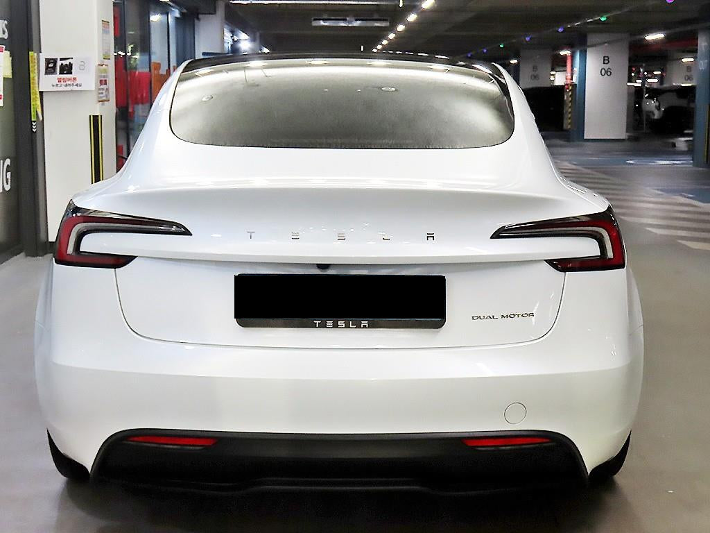 Tesla Model 3 — photo 05