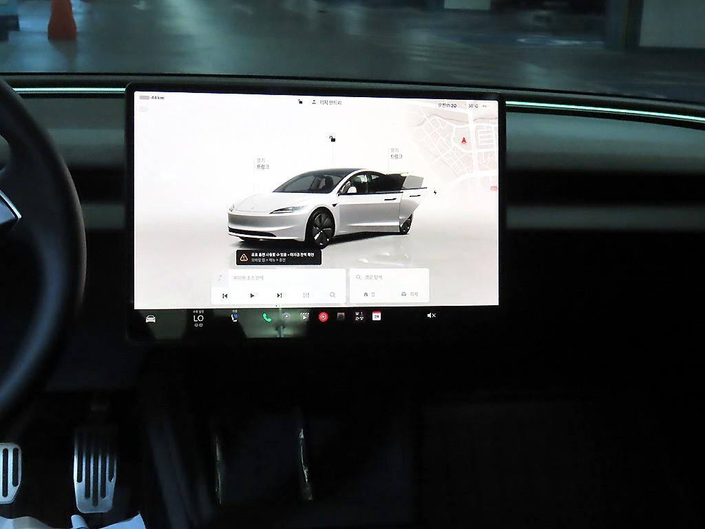Tesla Model 3 — photo 11