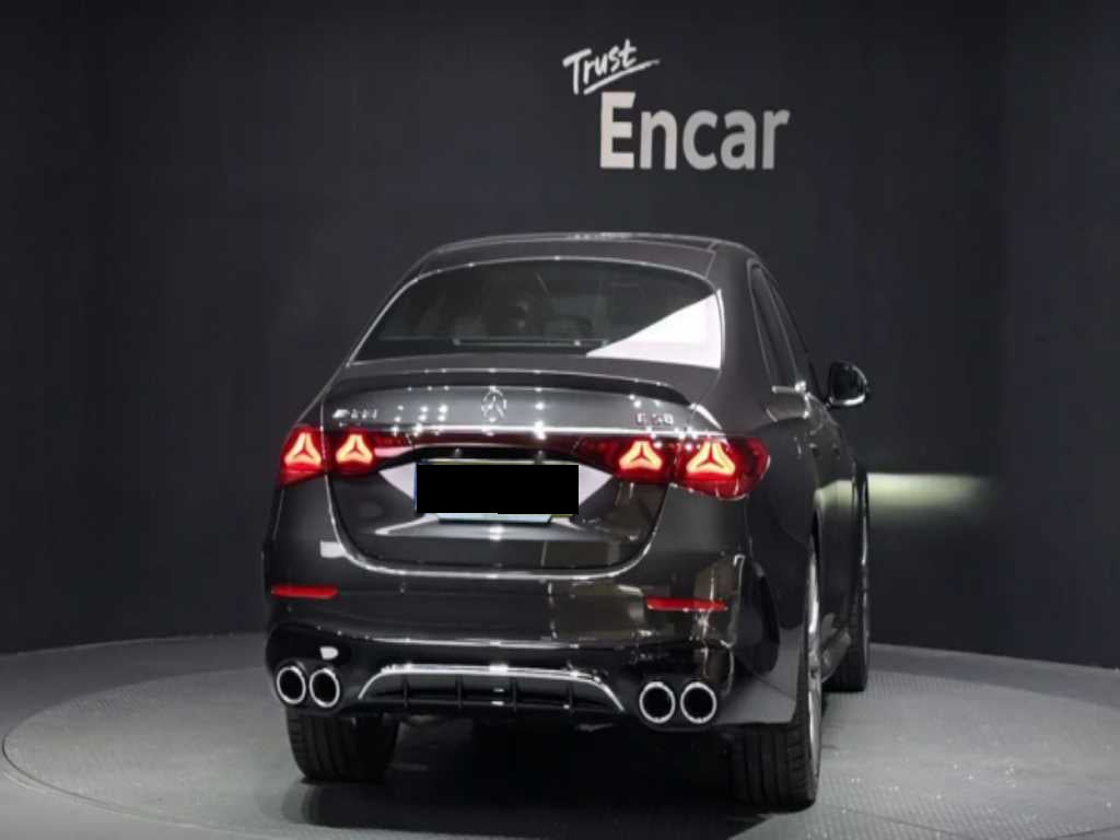 Mercedes-Benz E-Class — photo 04