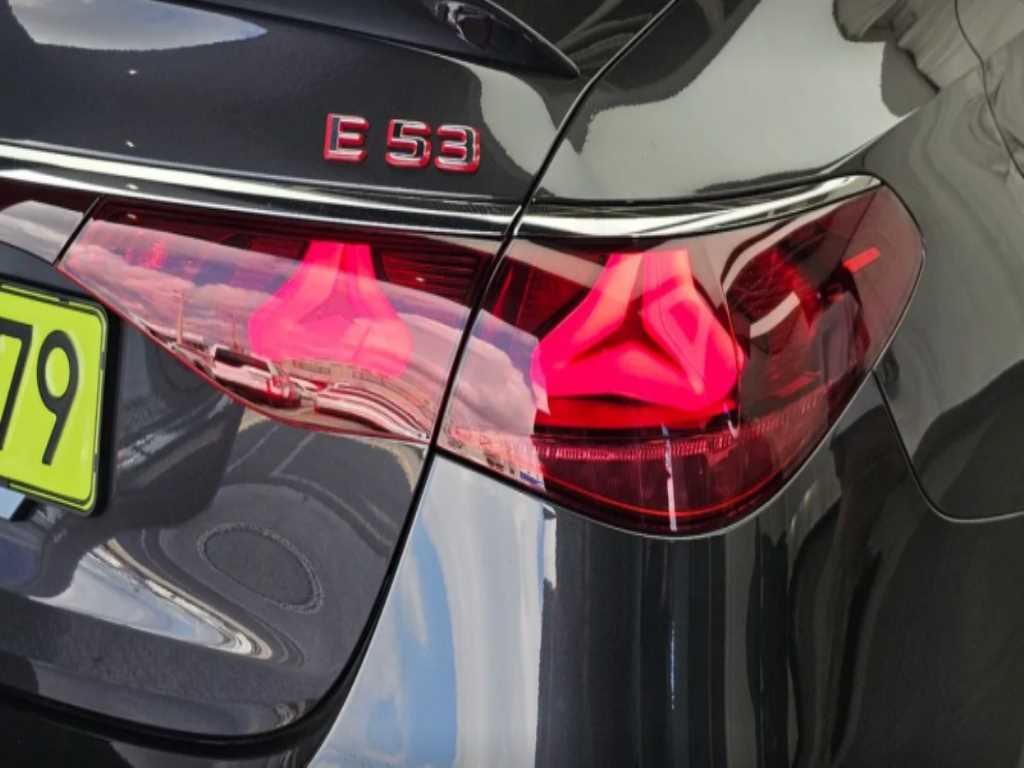 Mercedes-Benz E-Class — photo 06