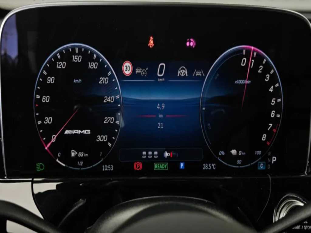 Mercedes-Benz E-Class — photo 09