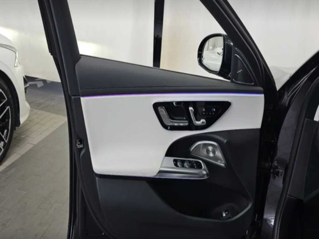 Mercedes-Benz E-Class — photo 10