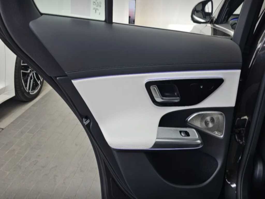 Mercedes-Benz E-Class — photo 11