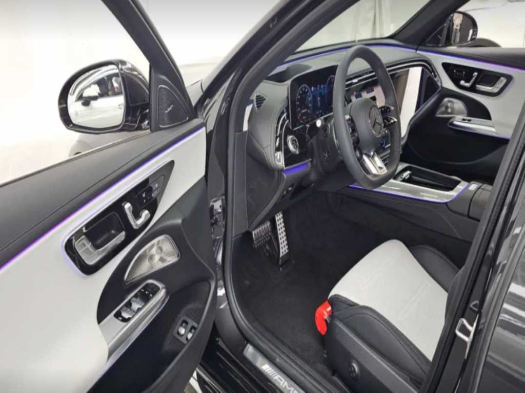 Mercedes-Benz E-Class — photo 12