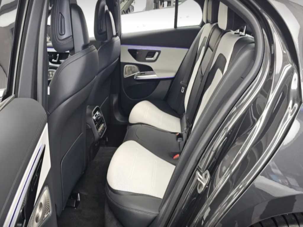 Mercedes-Benz E-Class — photo 13