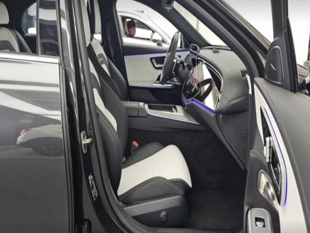 Mercedes-Benz E-Class — photo 14