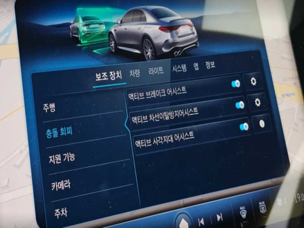 Mercedes-Benz E-Class — photo 18