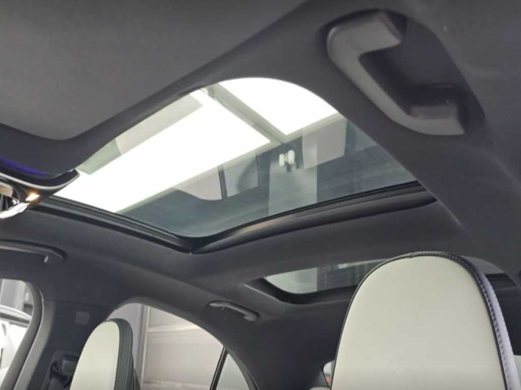 Mercedes-Benz E-Class — photo 20