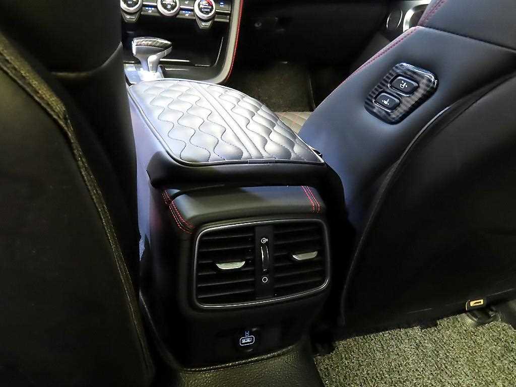 Genesis G70 — photo 16