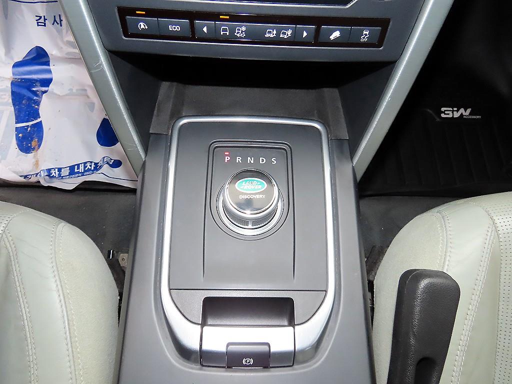 Land Rover Discovery Sport — photo 10
