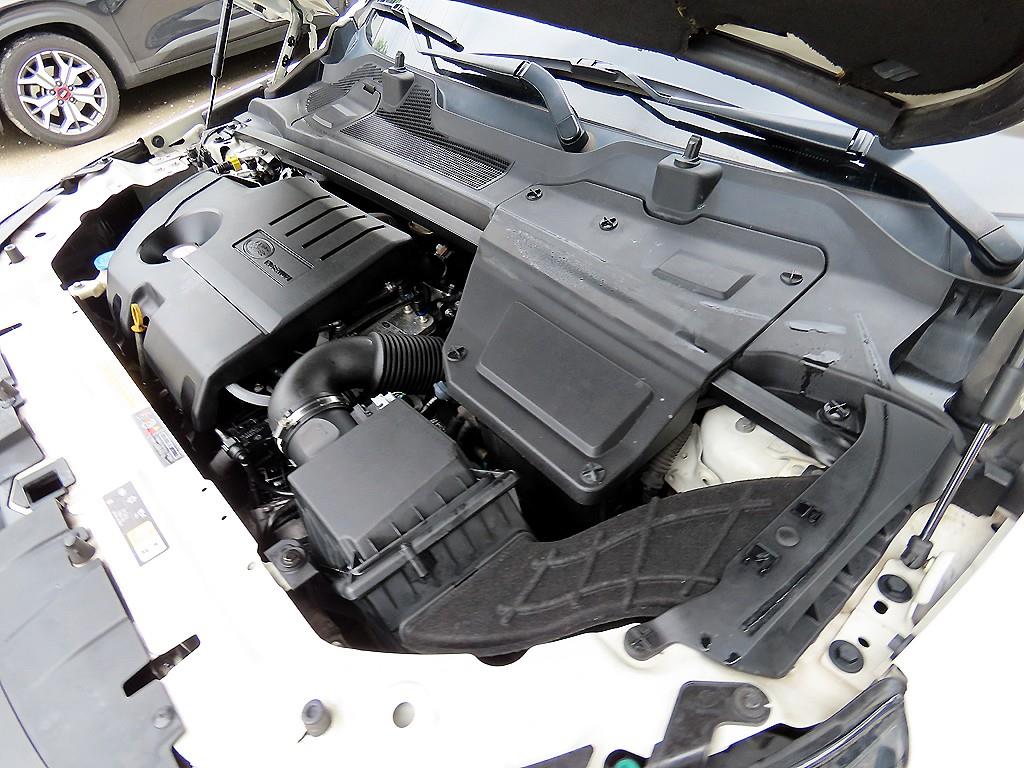 Land Rover Discovery Sport — photo 18