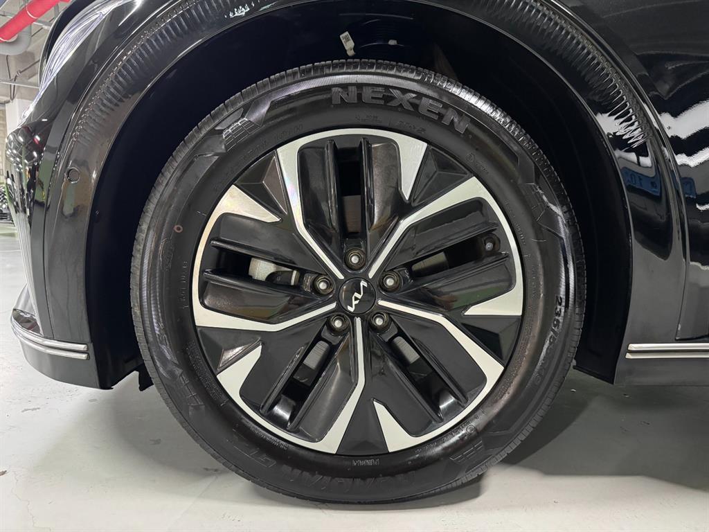 Kia EV6 — photo 19