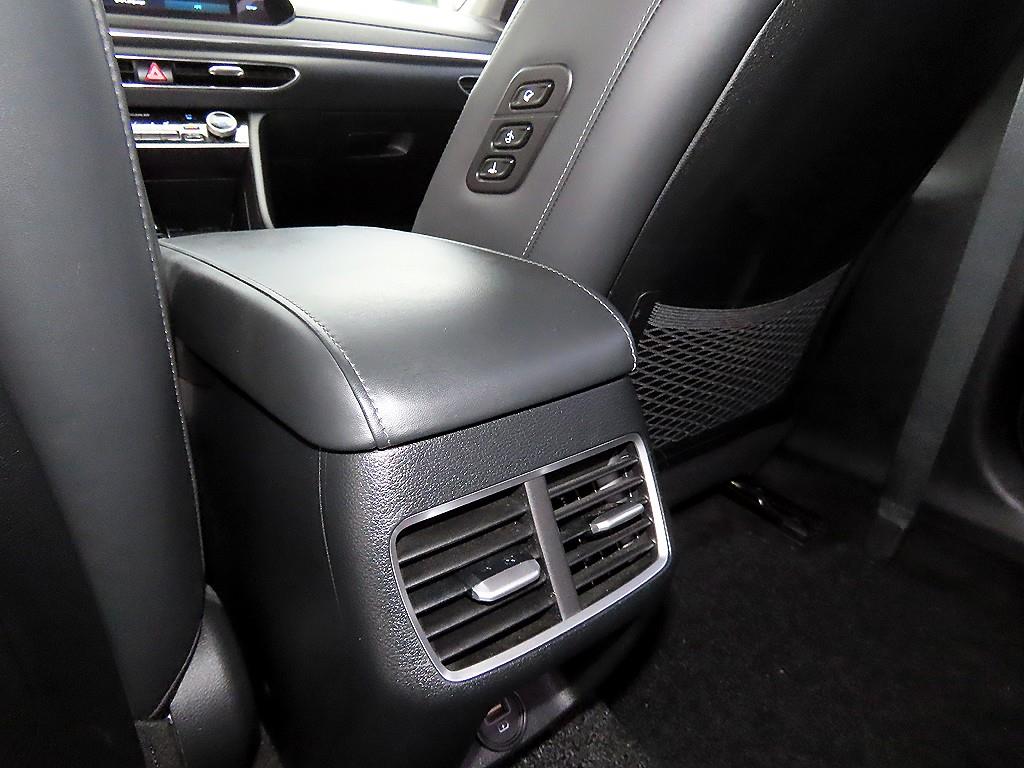 Hyundai Sonata — photo 18