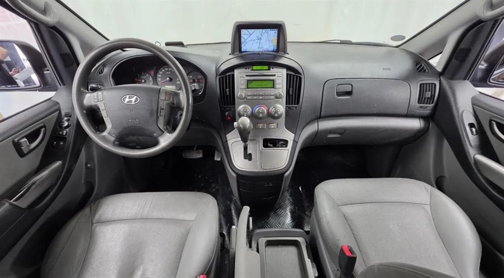 Hyundai Starex — photo 06