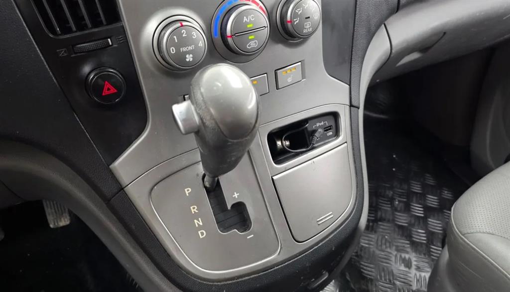 Hyundai Starex — photo 08