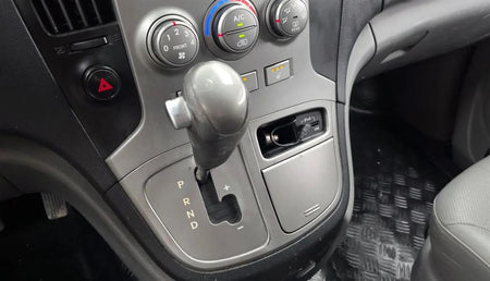 Hyundai Starex — photo 08