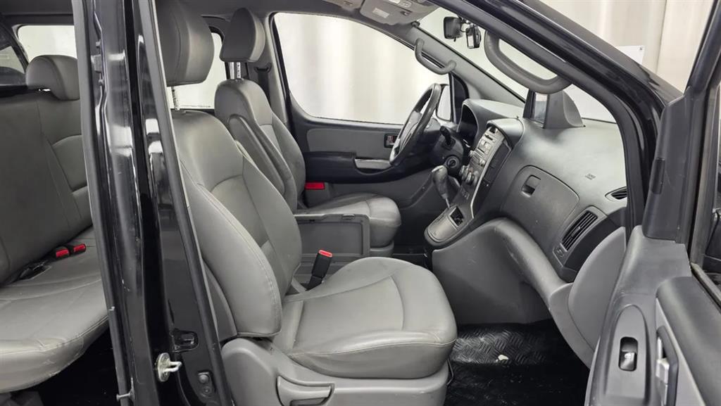 Hyundai Starex — photo 10
