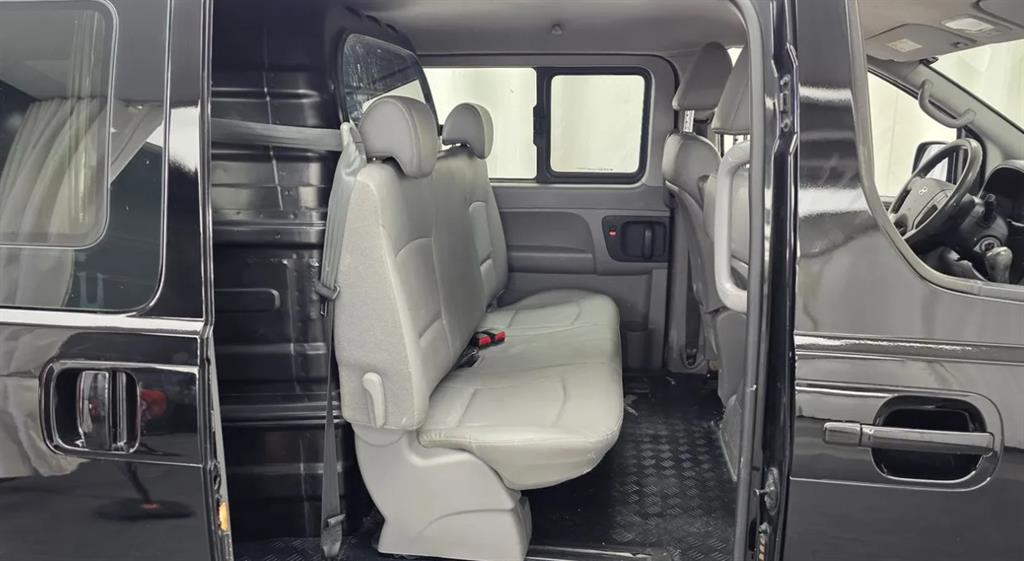 Hyundai Starex — photo 11