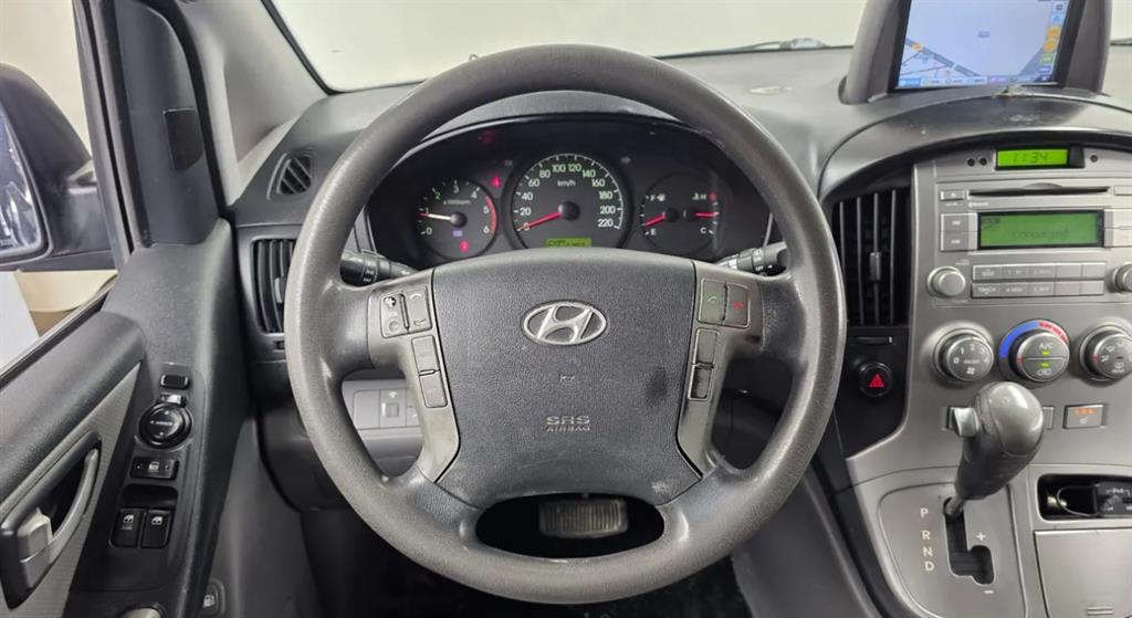 Hyundai Starex — photo 12