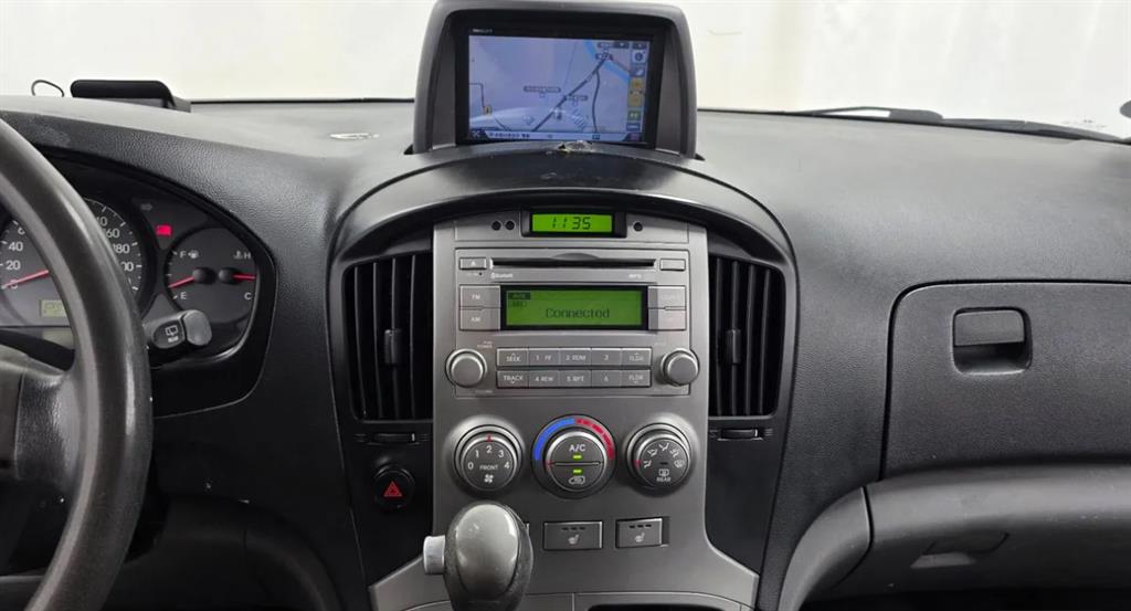 Hyundai Starex — photo 13