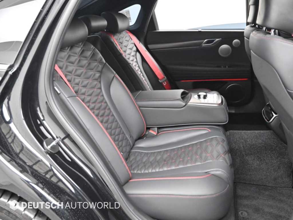 Genesis G80 — photo 12