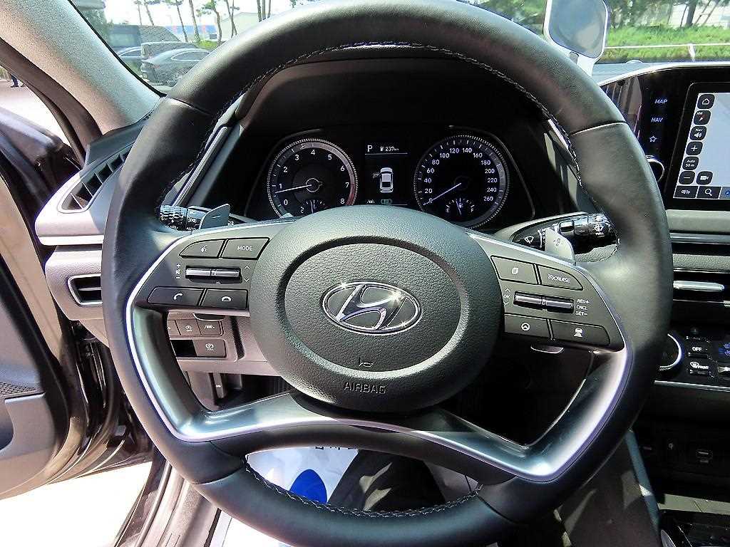 Hyundai Sonata — photo 08