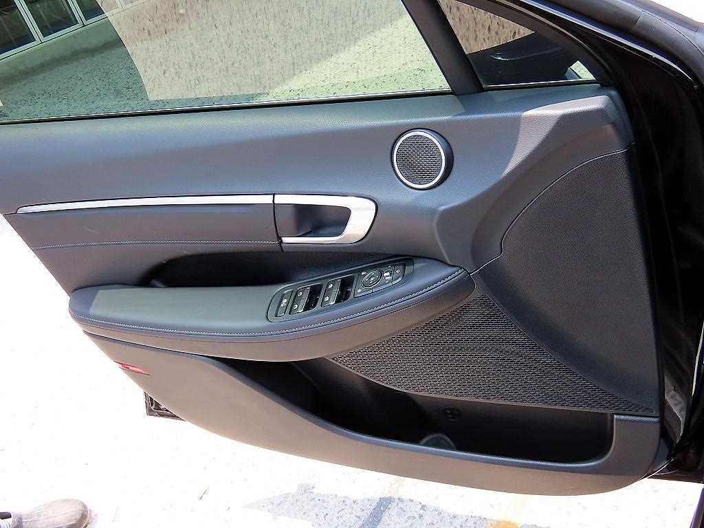 Hyundai Sonata — photo 11