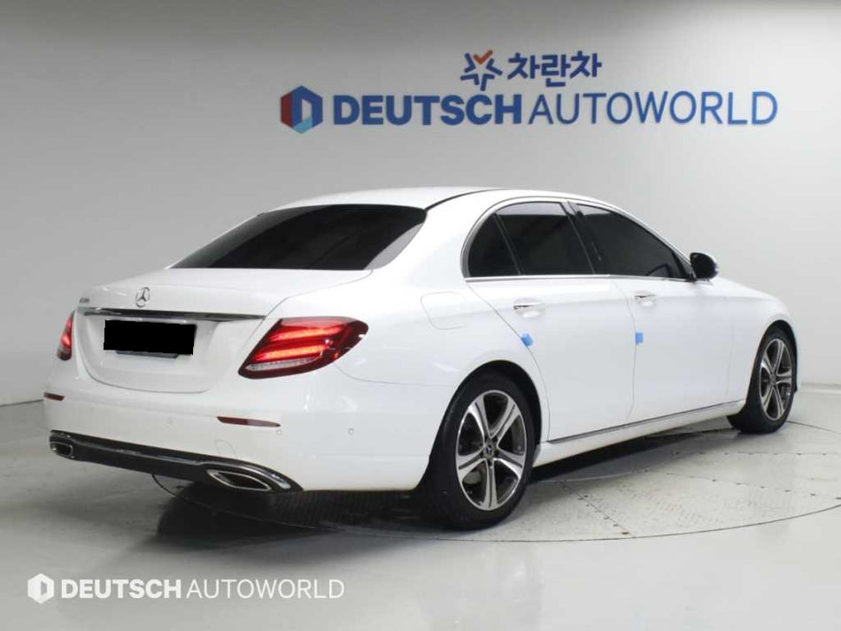 Mercedes-Benz E-Class — photo 02