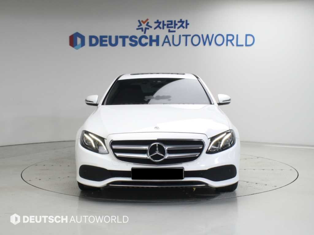 Mercedes-Benz E-Class — photo 03