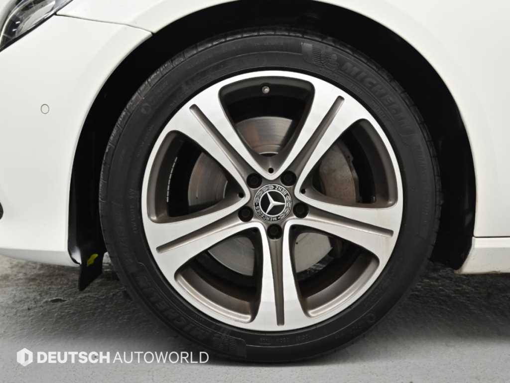 Mercedes-Benz E-Class — photo 05