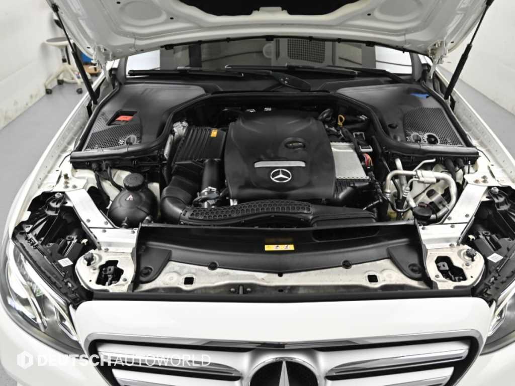 Mercedes-Benz E-Class — photo 06